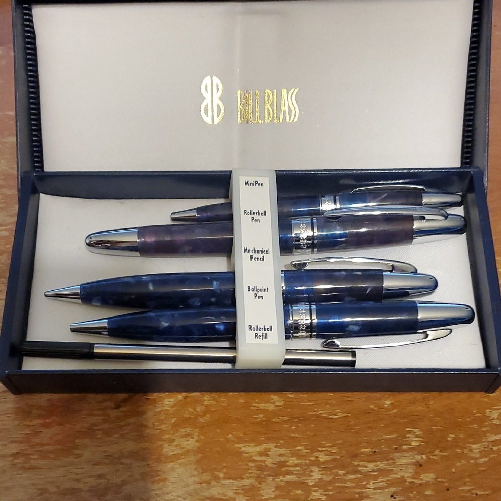 Bill Blass Blue Marble Quad Set